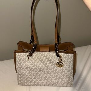 Michael Kors purse and wallet set